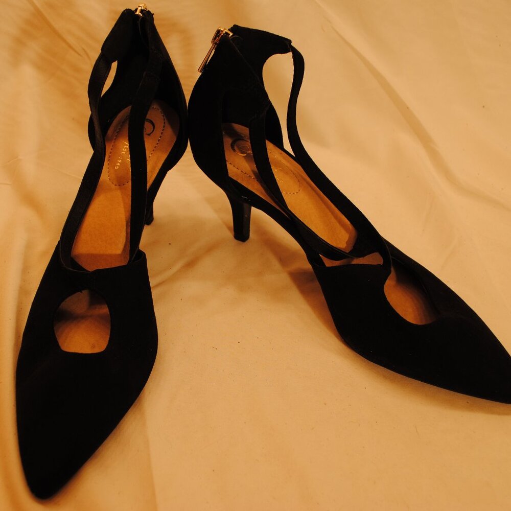 NEW WOMENS SZ 9W, 3IN HEEL, BLACK FAUX SUEDE PUMPS